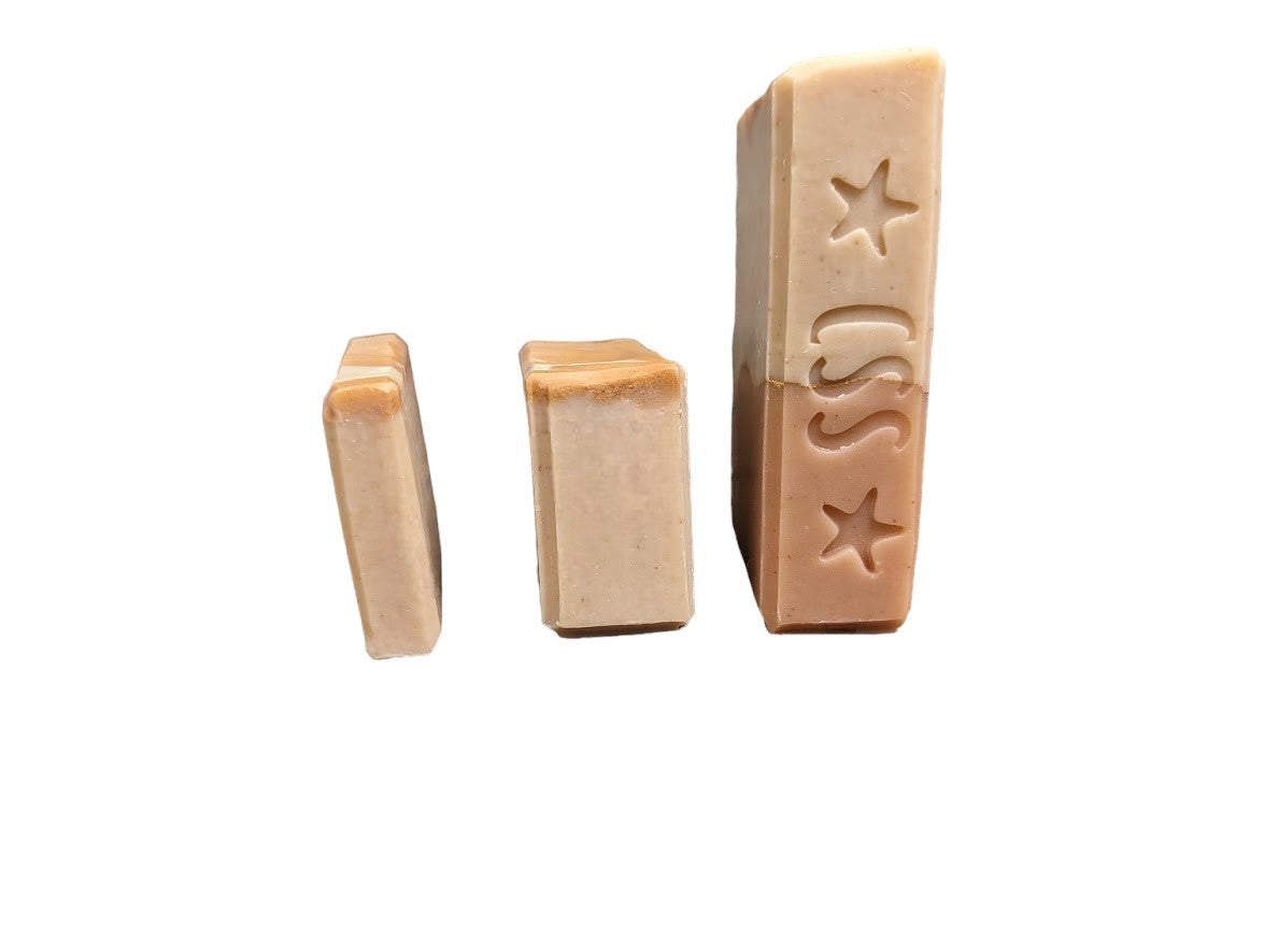 Handmade and cut, cold process soap featuring tangerine and tan block coloring separated by a gold mica line.  The scent is a refreshing blend of tangy citrus fruits (lemon, lime, grapefruit) paired with subtle notes of cucumber, pineapple, blackberry, and champagne. Think Burst of Energy* and you'll understand the scent. Available in regular size, small size and travel / guest size.