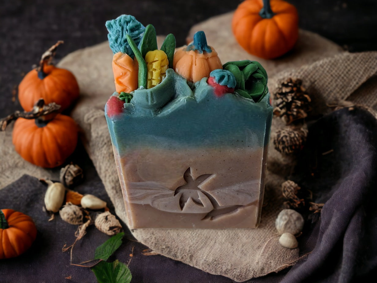 This luxurious, handcrafted decorative soap is covered in vegetable decorations: Carrots, tomatoes, corn, pumpkin and lettuce - so you can bring a little bit of nature and your garden into your daily routine. The top is green and the bottom is a lighter brown with swirls.