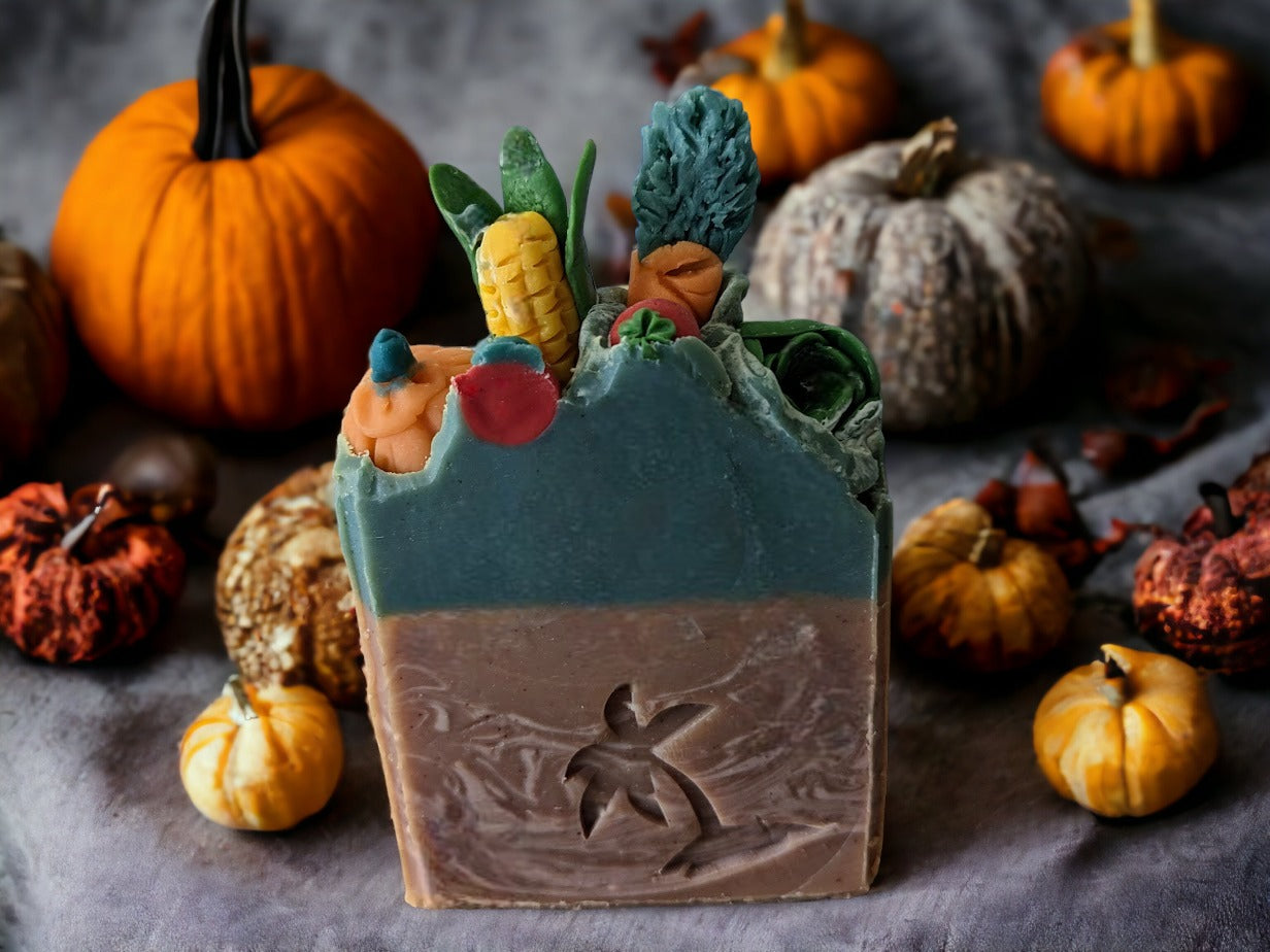 This luxurious, handmade decorative soap is covered in vegetable decorations: Carrots, tomatoes, corn, pumpkin and lettuce - so you can bring a little bit of nature and your garden into your daily routine. The top is green and the bottom is a lighter brown with swirls.