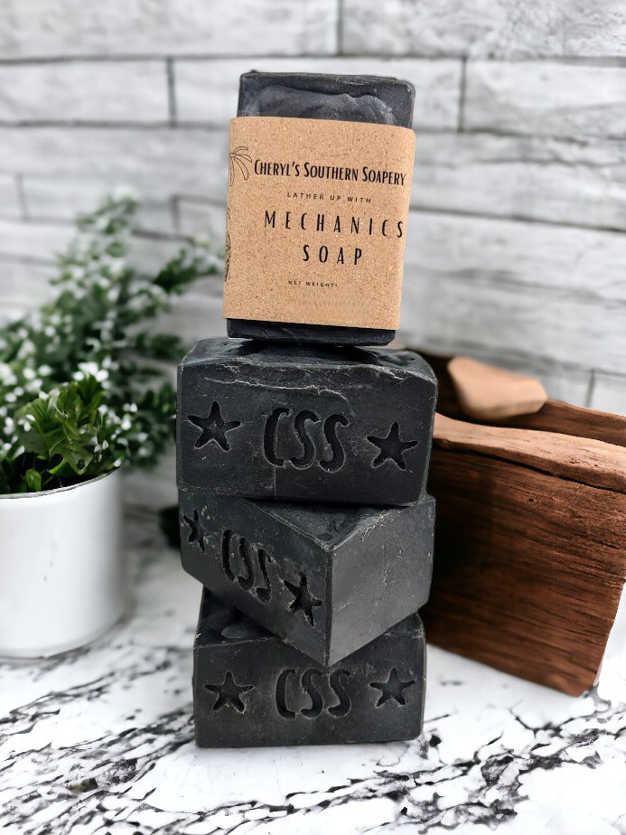 Exofoliating Mechanics soap with pumice (fine and powder), activated charcoal and indigo for gentle yet powerful exfoliation and cleaning.  Addition of avocado oil to nourish the skin.  Wonderfully scented with Iced Vanilla Woods.  Strip the dirt and grease, not the skin!!