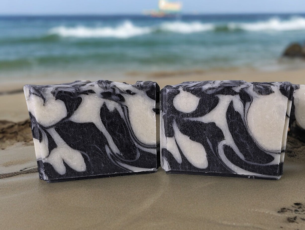 All natural and unscented black and white drop-swirl bar soap featuring Irish Sea Moss (chondrus crispus) and Goat Milk. It's an excellent option for those who are looking for an all-natural and eco-friendly soap with ethically harvested and sustainable ingredients.