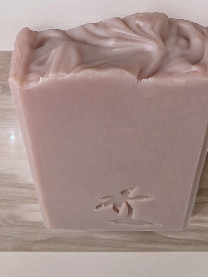 An handcrafted, mauve-colored soap with a dreamy blend of lilac aroma, hints of greenery, and skin-enriching ingredients like goat milk, avocado oil, colloidal oats, kaolin clay, and nutrient-dense sea moss. A wonderful skin care and shower products.