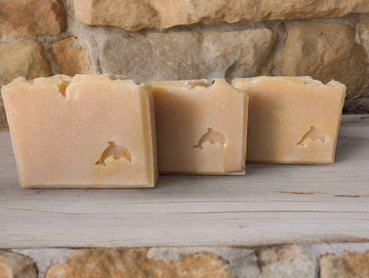 This artisan goat milk and sea moss soap is named 'Hawaiian Aloha'and will make an excellent addition to your shower routine. Single color of yellowish beige with a dolphin stamped on the front.  Scented with Plumeria.  Particularly suited to those seeking sustainably sourced soap.