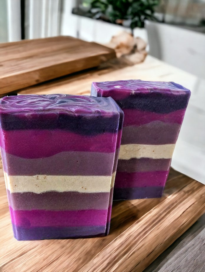 This Handmade Cedar musk and Lavender soap features 7 layers of purple. 3 Sizes:  Regular bar, Small bar and Travel / Guest size bar. Think BBW White Barn® Mahogany Teakwood and you'll understand the scent.  Good soap is good skin care!