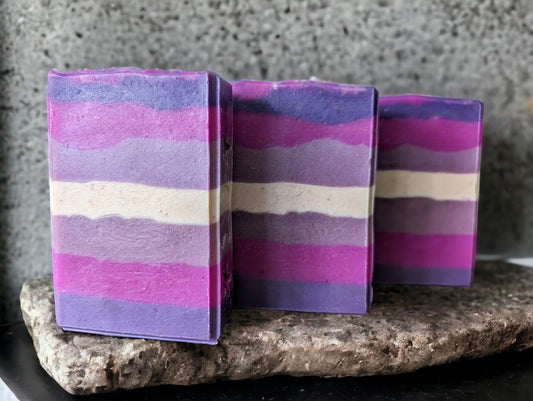 Features 7 layers of purple. Loved & used by both men & women, the fragrance in this soap is an empowering, masculine fusion of mahogany, cedar, geranium and resinous woods delightfully supplemented with hints of lavender all wrapped up in a skin loving, bubbly bar.  Think BBW White Barn® Mahogany Teakwood and you'll understand the scent.