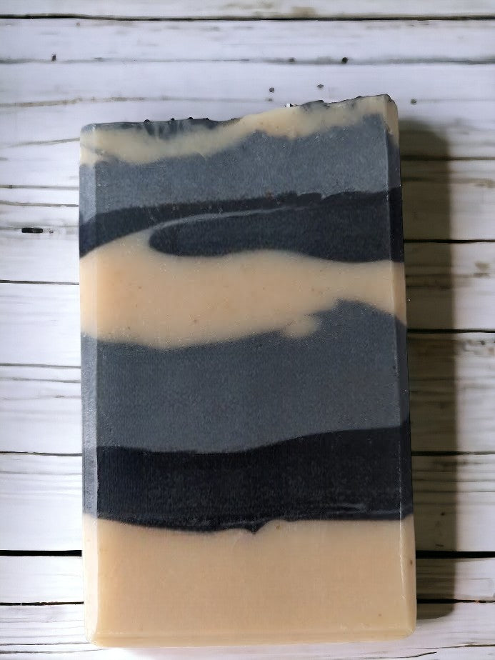 Experience the cozy comfort of a mountain cabin on a crisp day in your favorite flannel with this loving crafted bar soap featuring a flannel* fragrance inspired bythe BBW® scent of the same name. Crafted with rustic layers of blue and cream that add to the sensory experience, turning every shower into a rustic getaway.  Kick up your bathing routine with this delightful bubbly and lather-ific soap.