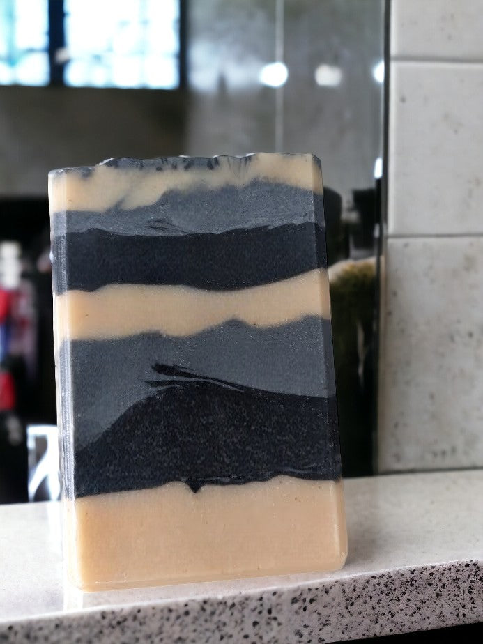 Experience the cozy comfort of a mountain cabin on a crisp day with your favorite flannel with this loving crafted bar soap featuring a flannel* fragrance inspired bythe BBW® fragrance of the same name. Crafted with rustic layers of blue and cream that add to the sensory experience, turning every shower into a rustic getaway.  Kick up your health and beauty routine with this delightful soap.