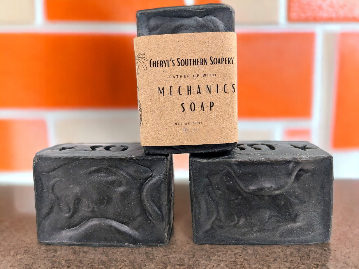 Exofoliating Mechanics soap with pumice (fine and powder), activated charcoal and indigo for gentle yet powerful exfoliation and cleaning.  Addition of avocado oil to nourish the skin.  Wonderfully scented with Iced Vanilla Woods.  Strip the dirt and grease, not the skin!!