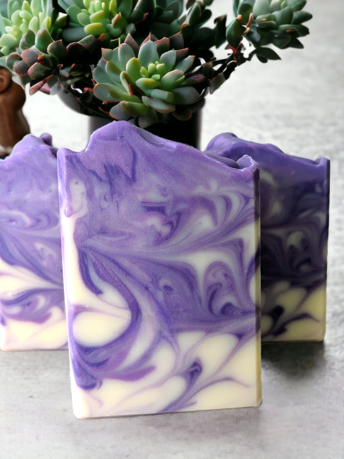 Lovingly handcrafted this decorative soap bar contains the finest soap making butters that Mother Nature has to offer.  Made with Cocoa, Shea, Mango and Kokum butters.  Lightly scented with lavender essential oil, and delicate swirls in shades of purple and cream, you'll be feeling fresh and fabulous after every use!👌