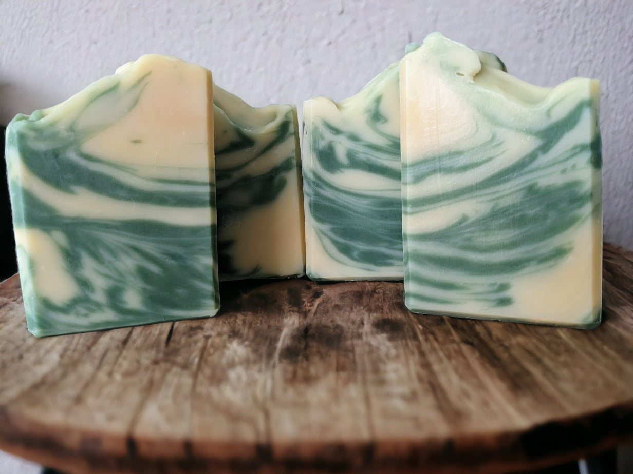 Our Luxurious everyday Tobacco and Bay Leaf bar soap is bursting with nourishing and skin-pampering goodies like mango, shea and cocoa butters! The Tobacco and Bay Leaf scent is a tantalizing mix of bay leaf, fir needle, cedarwood, bergamot, and tobacco. This simple, swirly design of cream and green will add zing to your shower - because who wants boring soap?